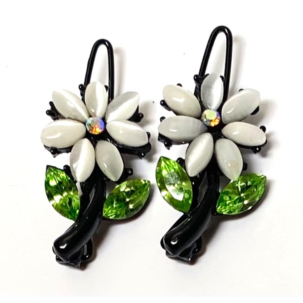 Delicate Daisy Barrettes